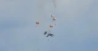 মাঝ আকাশে মুখোমুখি সংঘর্ষে ধ্বংস দুই মার্কিন যুদ্ধবিমান